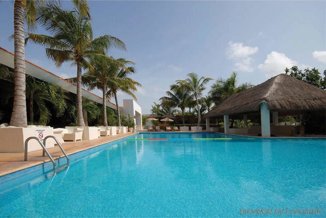 Hotel Smart Cancun The Urban Oasis